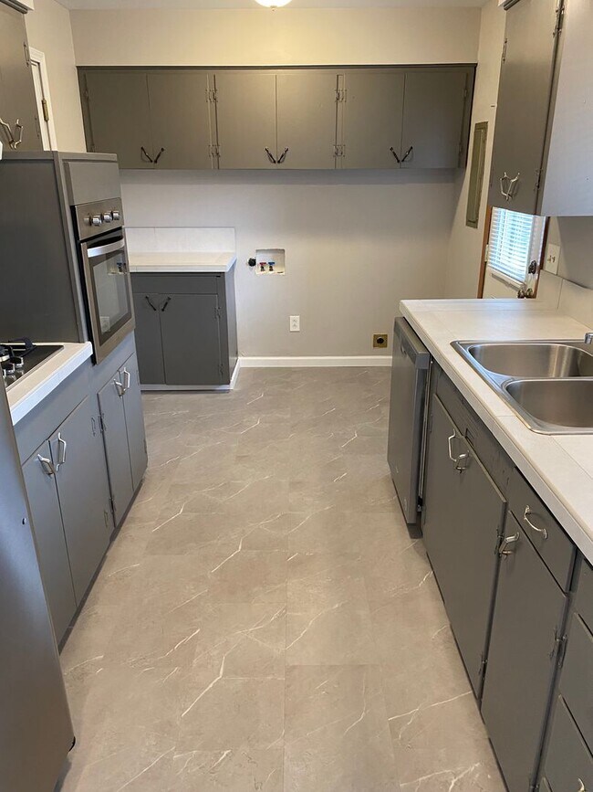 Building Photo - r115/119vDuplex