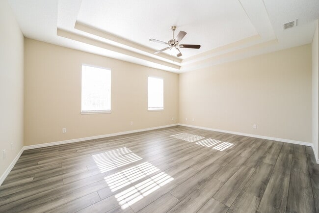 Building Photo - 731 E Red House Branch Rd