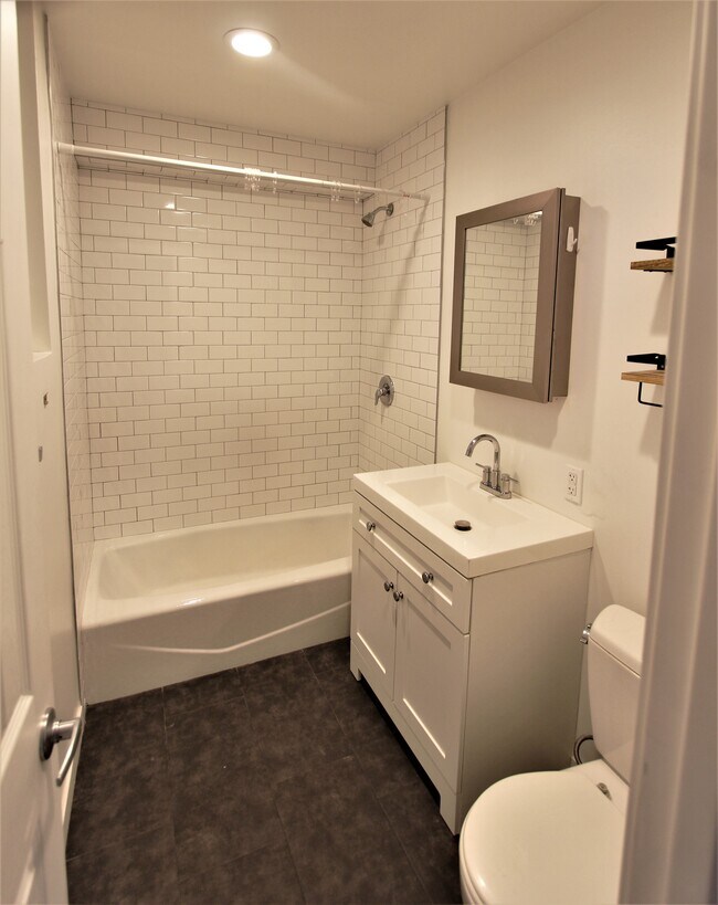 Building Photo - 372 Pershing Dr