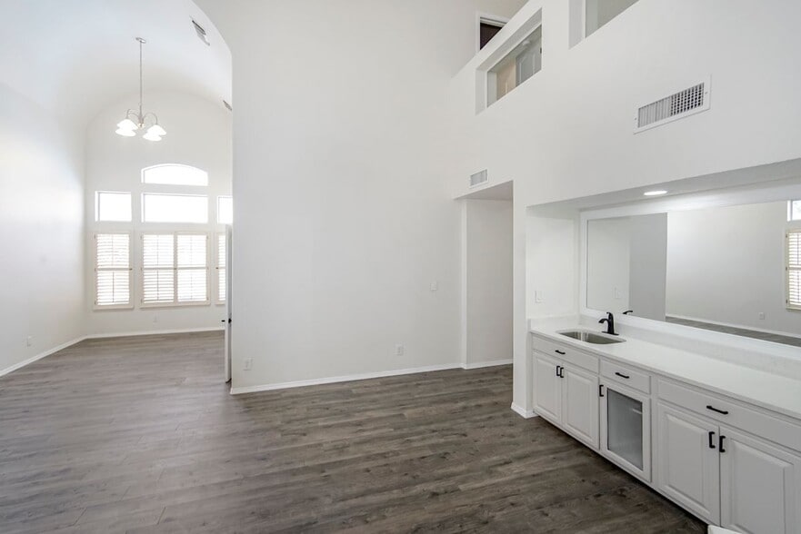 Building Photo - 6529 Jim De Groat Dr