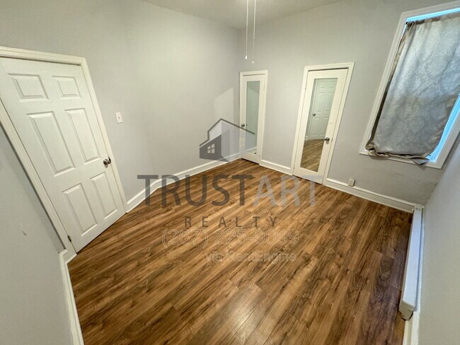 Building Photo - 2446 N 33rd St