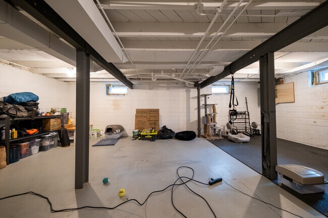 Building Photo - 1606 Grotto St N