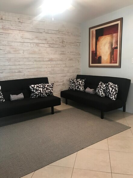 Get away nook with 2 sleeping sofas. - 2440 Manasota Beach Rd