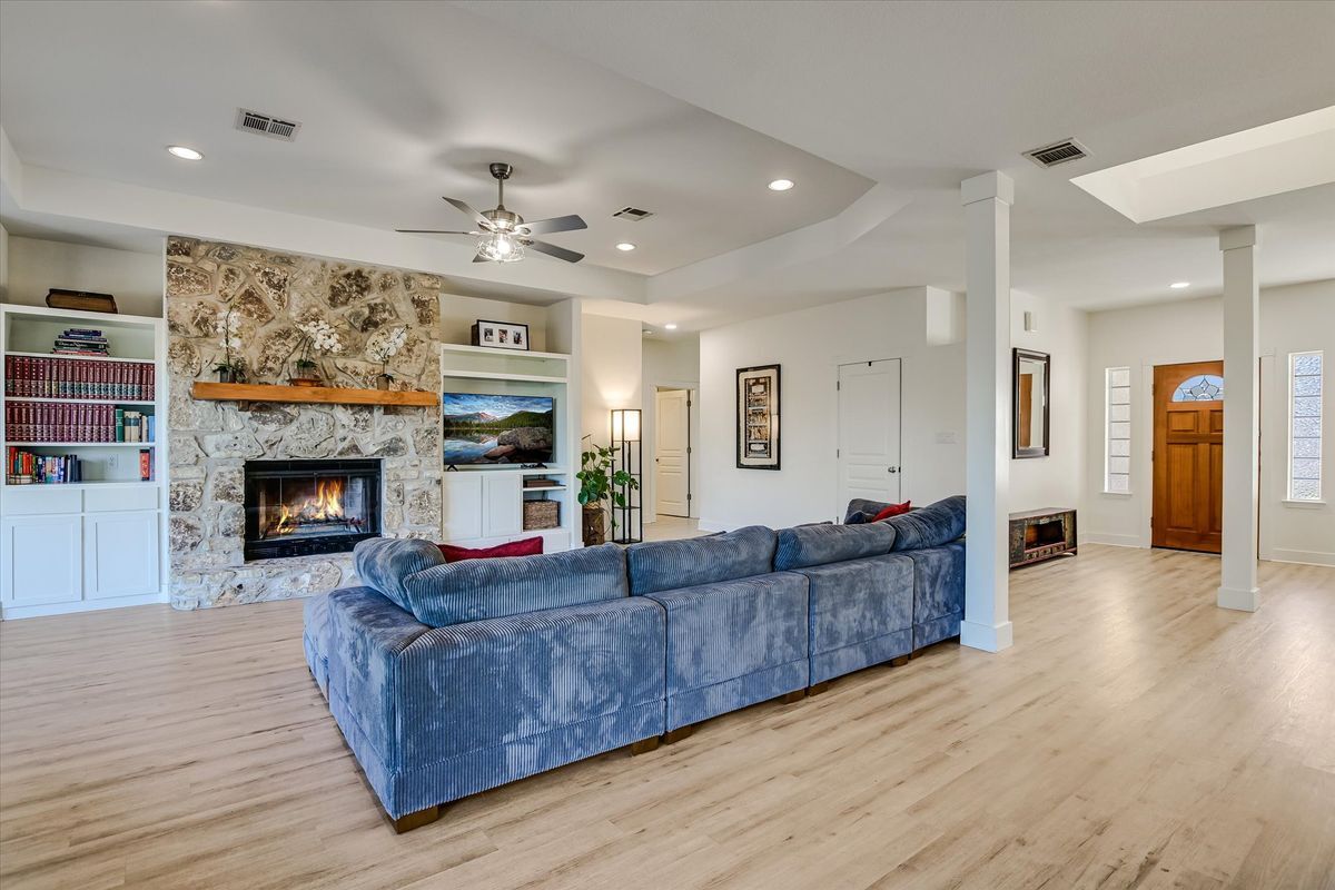 Building Photo - 945 Wesley Ridge Dr