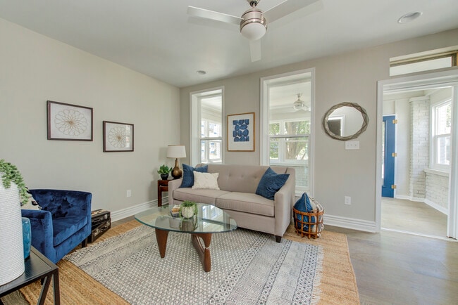 Building Photo - 701 Lincoln St