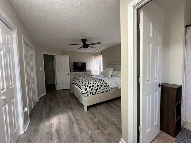 Building Photo - 3BR / 2BA with Garage Close to Dam Neck in...