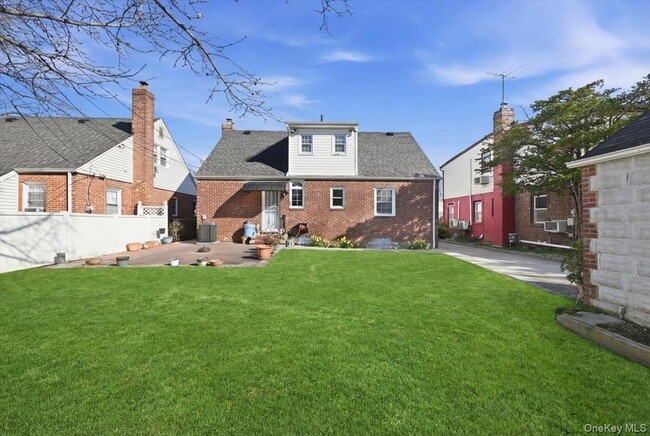 Building Photo - 18 Durham Rd