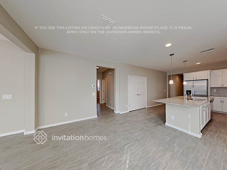 Building Photo - 10831 W Luke Ave