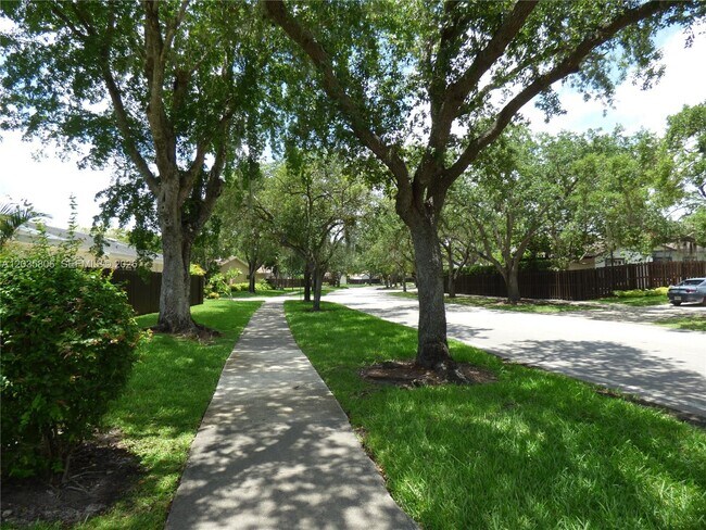 Building Photo - 10857 SW 132nd Cir Ct