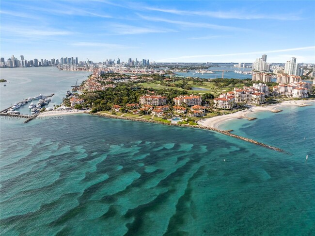 Building Photo - 19112 Fisher Island Dr