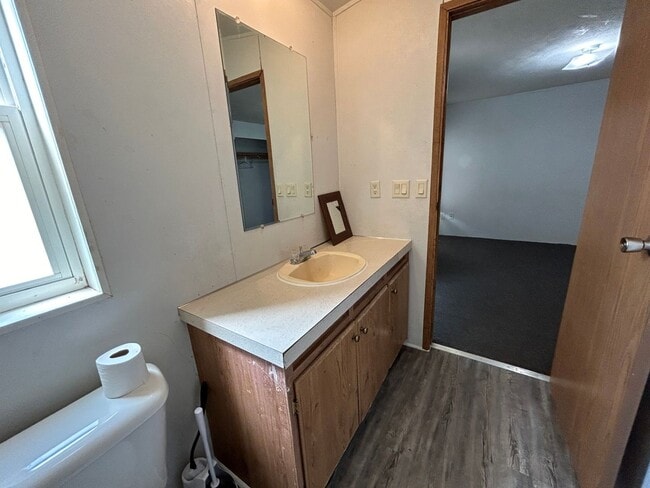Building Photo - 3 Bedroom 2 Bath Trailer for Rent