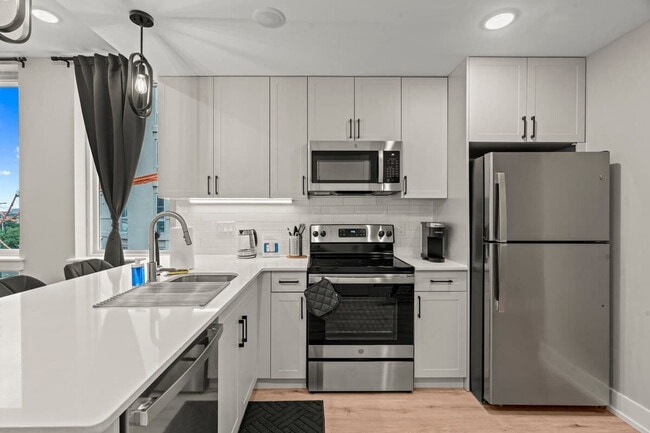 Building Photo - 916 N Delaware Ave