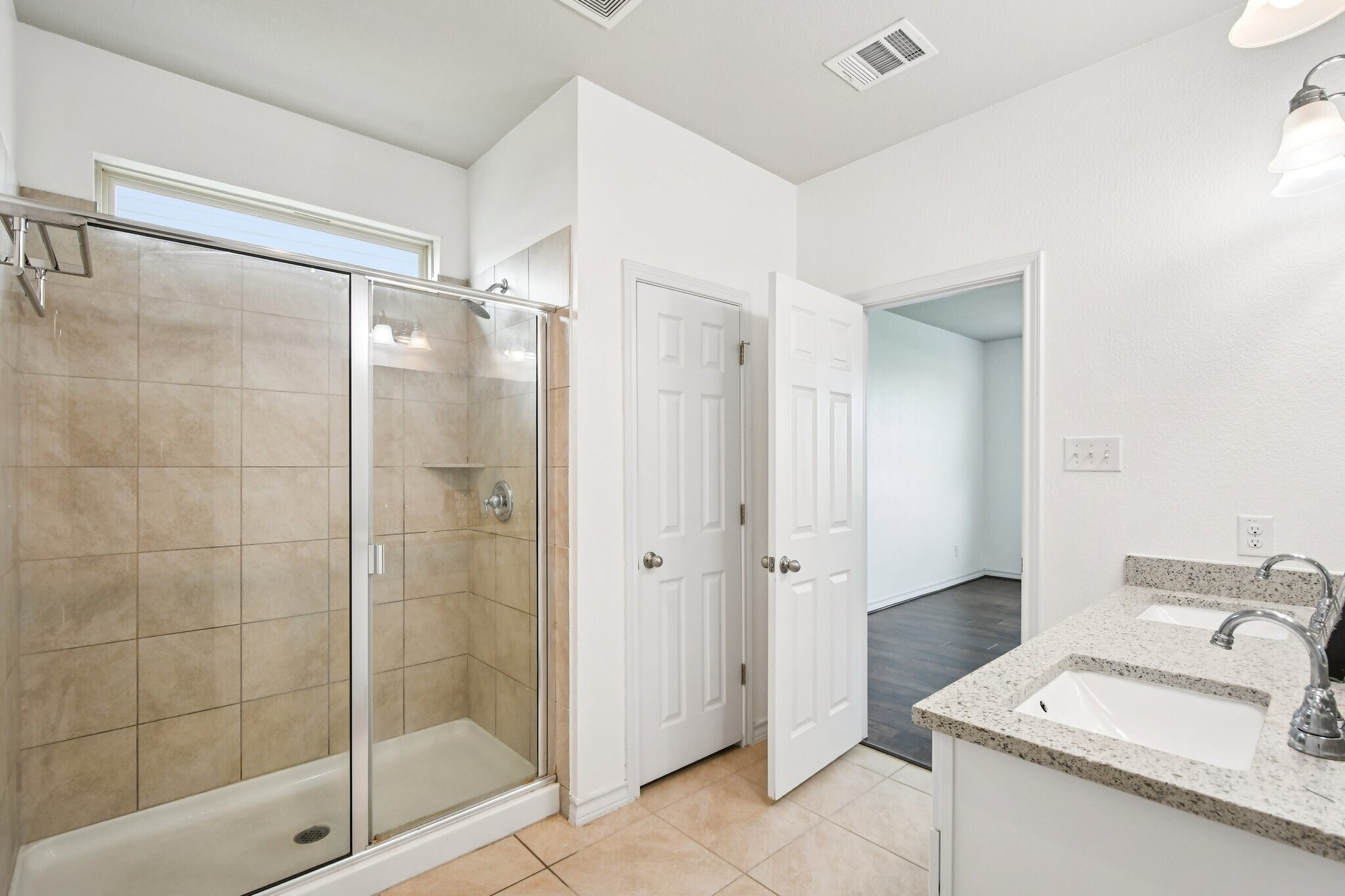 Primary Bathroom - 7634 Leonardo Dr