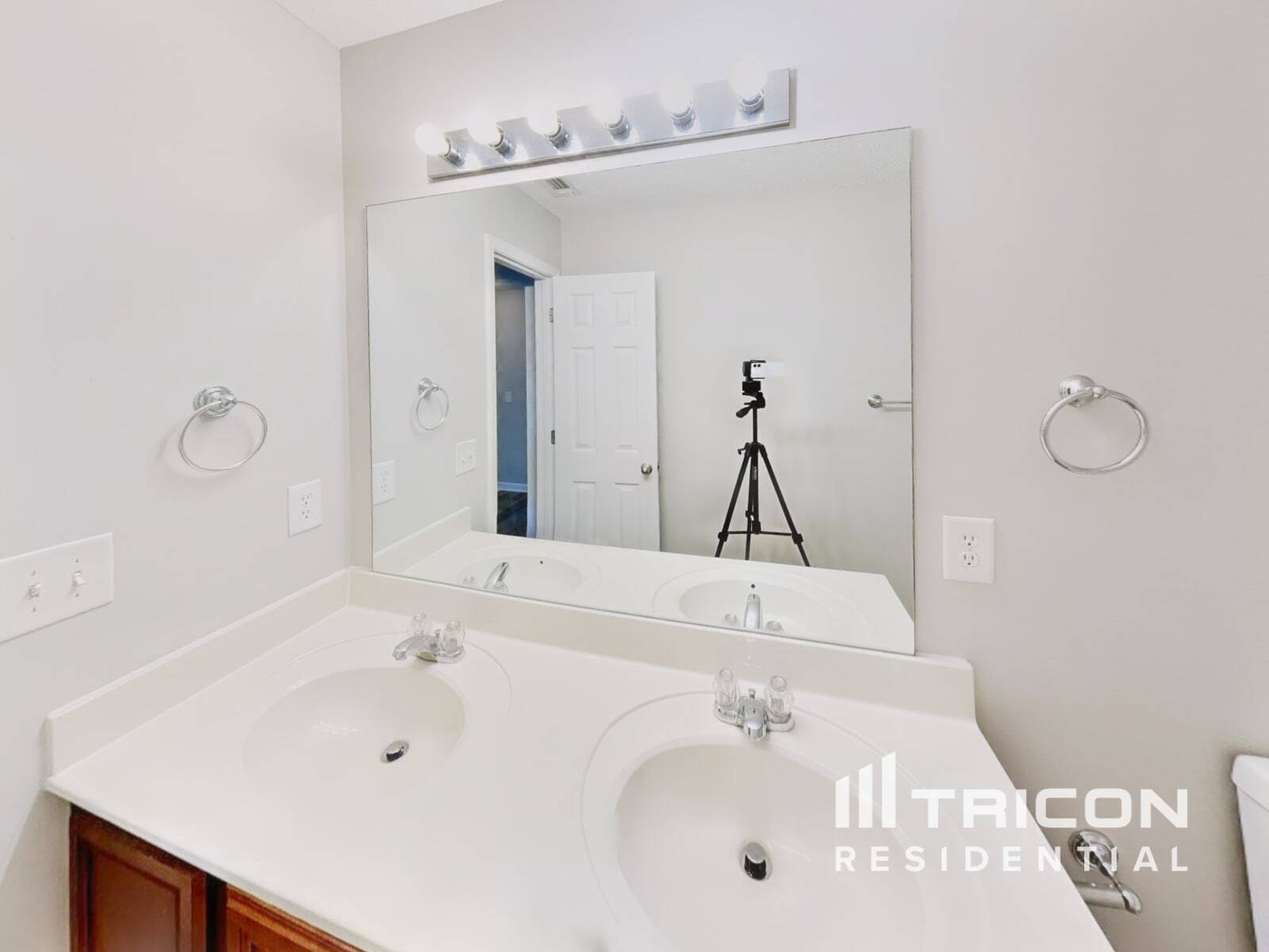 Building Photo - 75 Scotts Dr