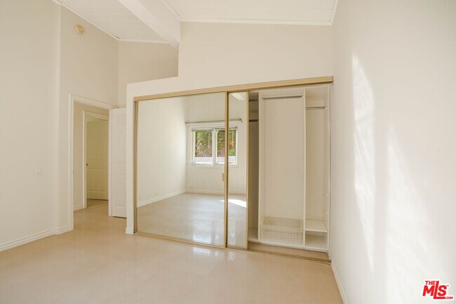 Building Photo - 1200 El Hito Cir