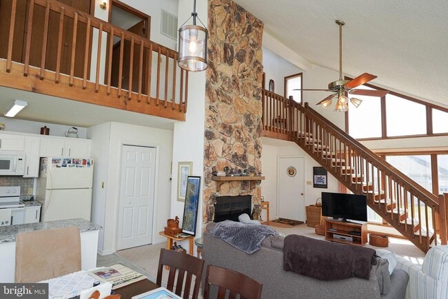 Building Photo - 39028 Bayview W