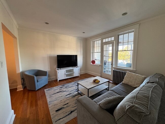 Building Photo - 2035 Commonwealth Ave