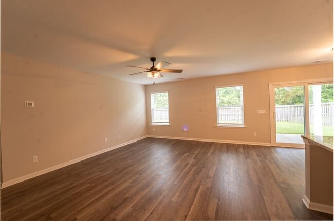 Building Photo - 257 Cromer St