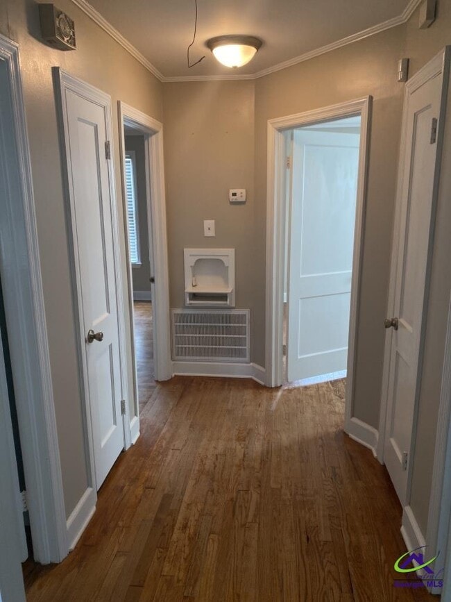 Building Photo - 2740 Northwoods Dr S