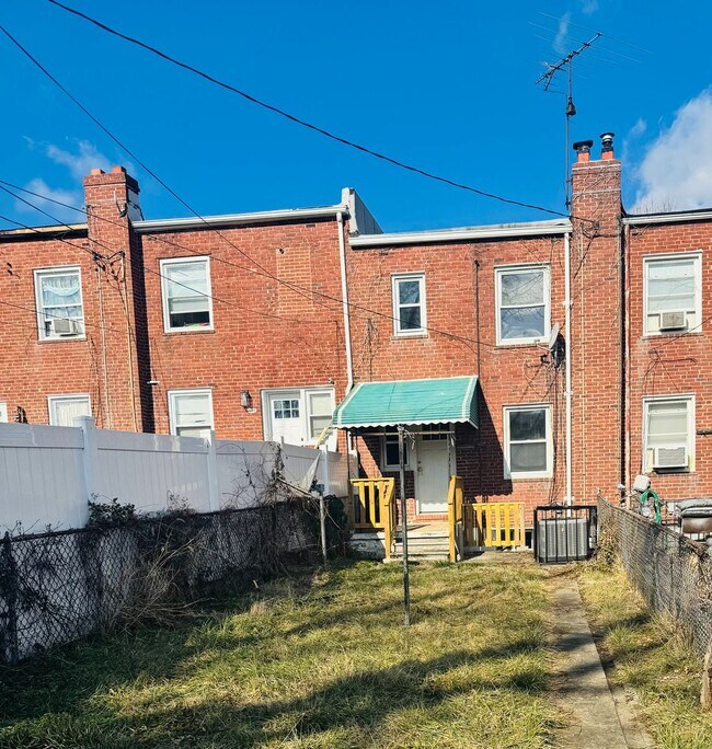 Building Photo - 2 Bedroom  Townhome in Belair-Edison!