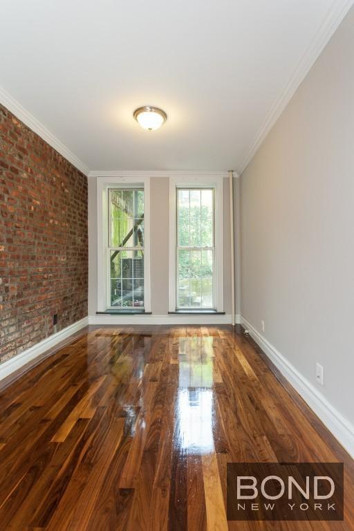Building Photo - 350 W 21st St