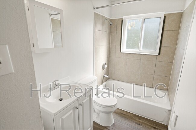 Building Photo - 1738 Bradshaw Dr