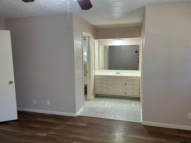 Building Photo - 4615 Edinburgh Dr