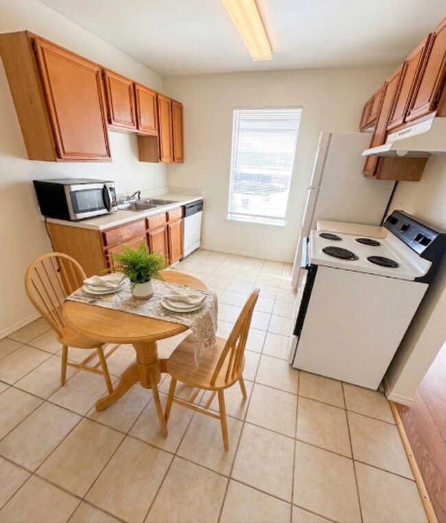 Building Photo - 1111 Horizon Dr