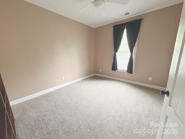 Building Photo - 108 Avaclaire Way