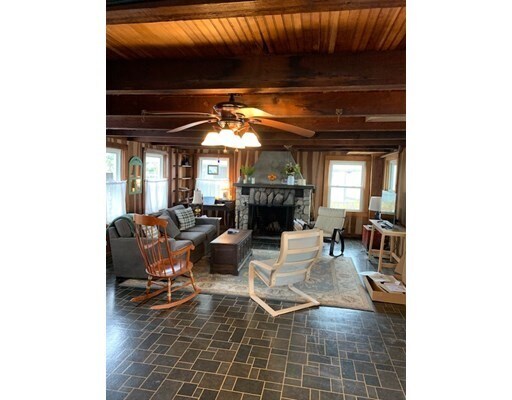 Building Photo - 10 Cove St