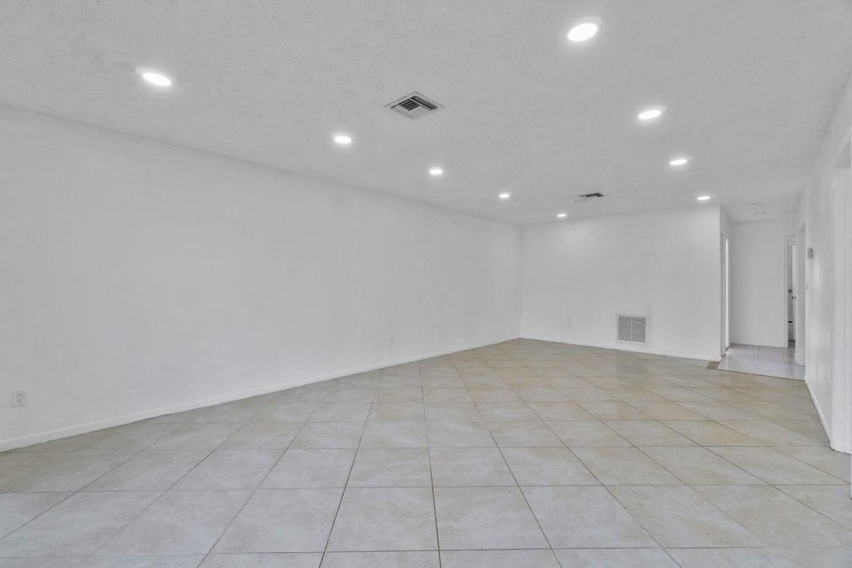 Building Photo - 1620 Granfern Ave