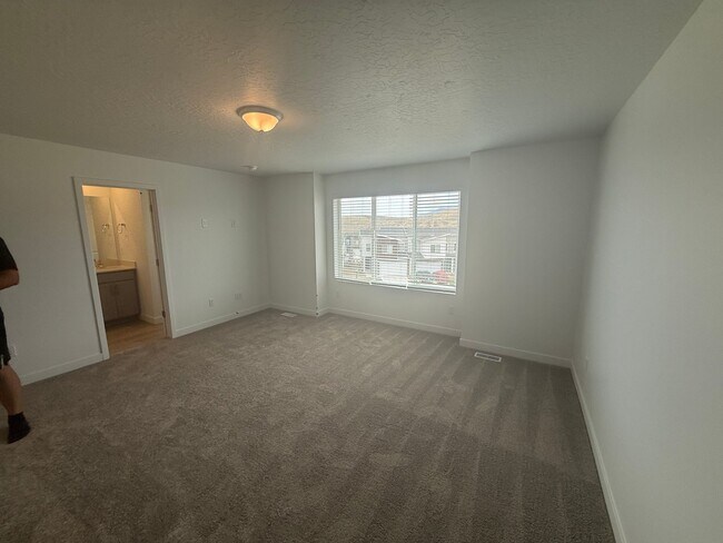Building Photo - 1579 W Viola Ln
