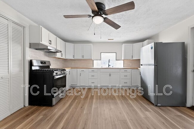 Building Photo - 218 George St