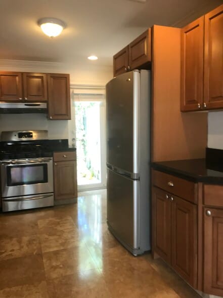 Building Photo - 247 Malverne Rd