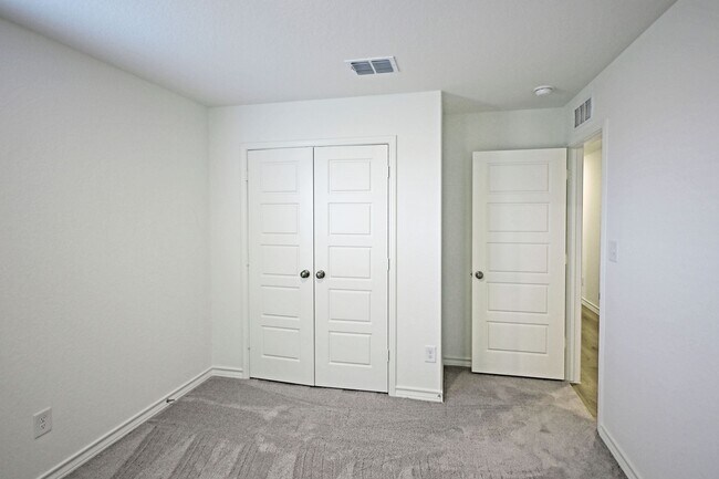 Building Photo - 946 Bluegrass Pt
