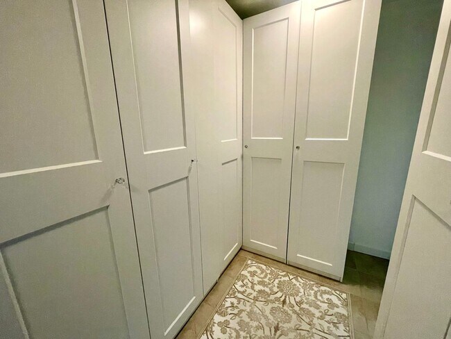 Building Photo - Turnkey Renovated Home!
