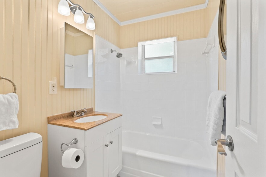 Building Photo - 329 Lee Ave