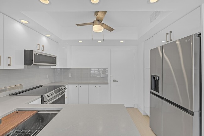 Building Photo - 3700 Galt Ocean Dr