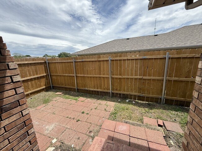 Building Photo - 427 N Rockford Pl