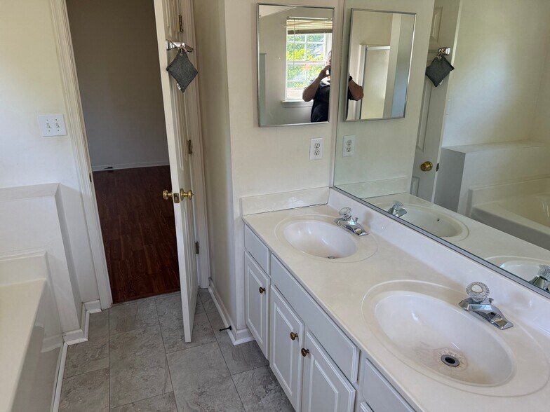 Building Photo - 3564 Faraday Ln