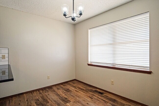 Building Photo - 128 W Platt Dr