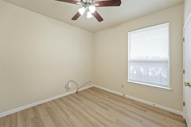 Building Photo - 502 Gregory Ct