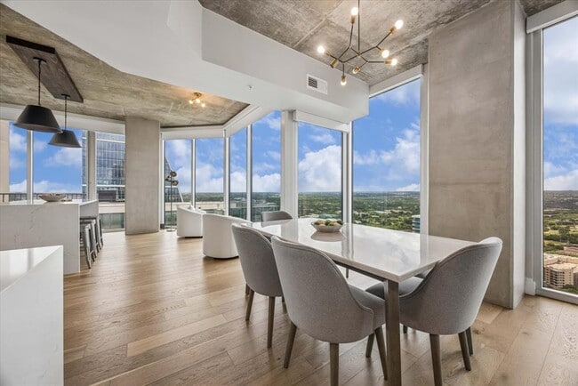 Building Photo - 360 Nueces St