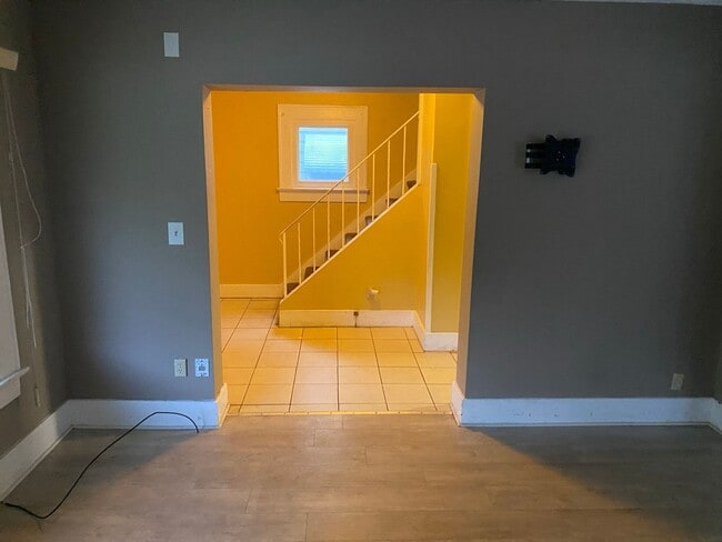 Building Photo - Spacious 3-Bedroom Home for Rent in North Hill