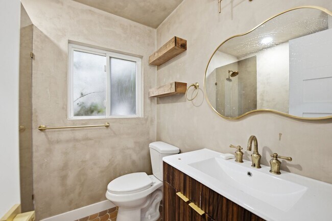 Building Photo - Brand new remodel!