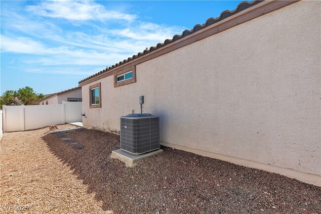 Building Photo - 7820 Milkweed Ct