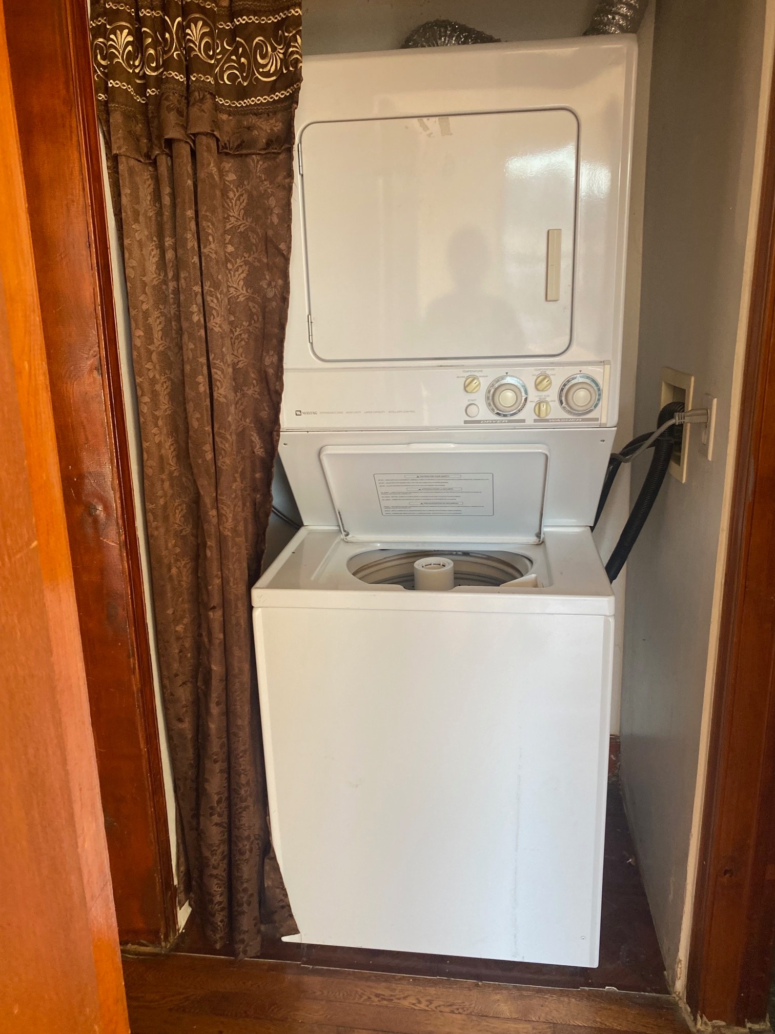 Washer Dryer Unit - 4922 N Kedzie Ave