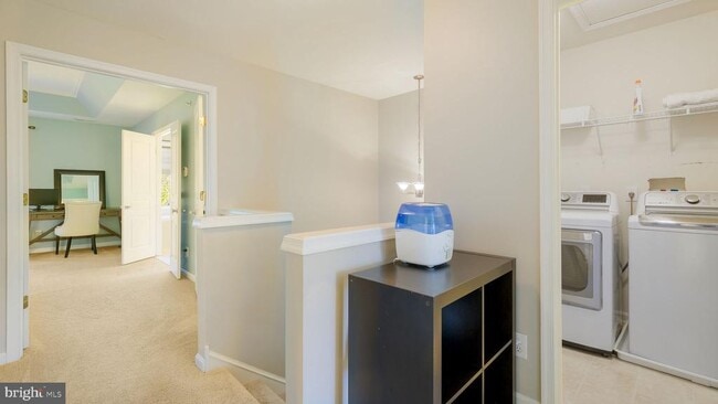 Building Photo - 303 Hilltop Ct