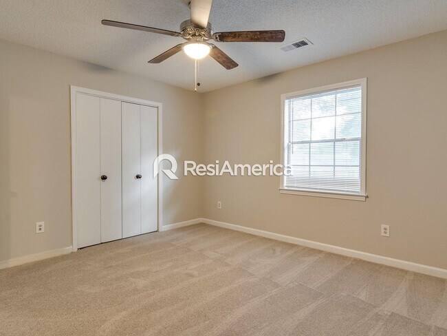 Building Photo - Large, Renovated 3BR/3B Home in 38125!
