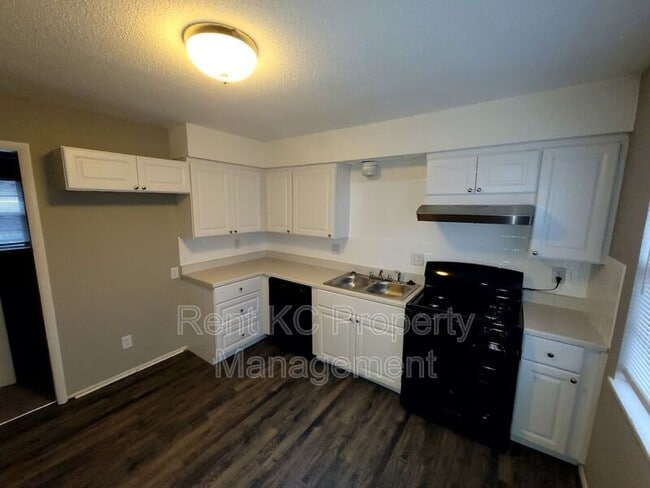 Building Photo - 5707 NE 51st St